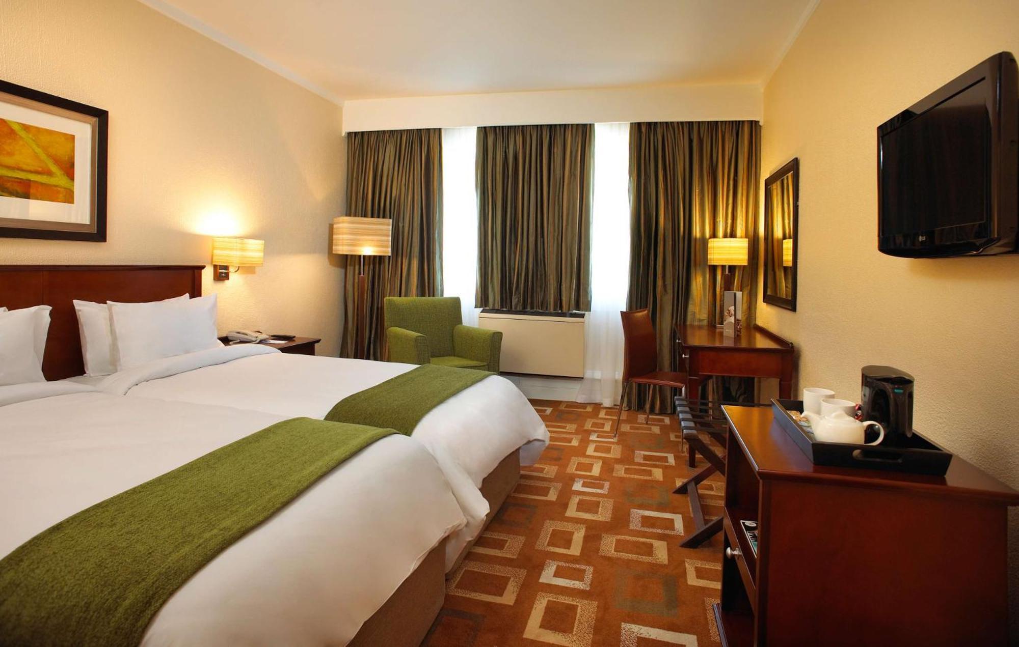 Garden Court Or Tambo International Airport Hotel Kempton Park Bagian luar foto